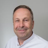 Dr. Justin de Jong Dr. Justin de Jong